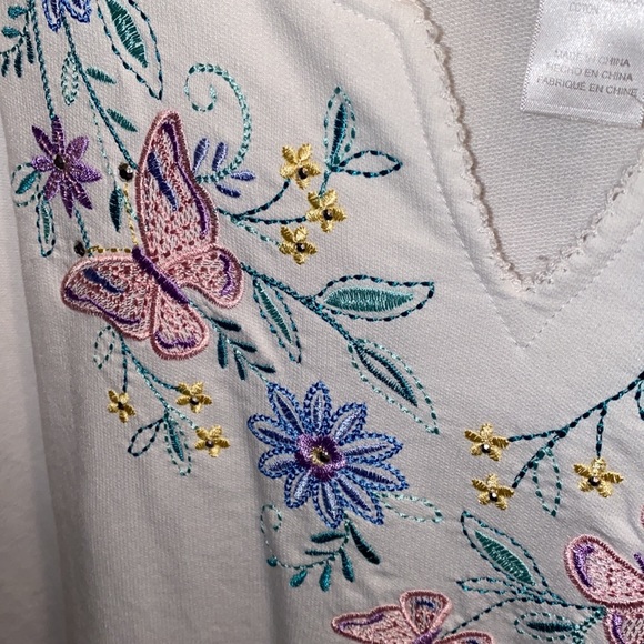 Beautiful Alfred Dunner Blouse with Embroidered Neckline Size L - Picture 9 of 11